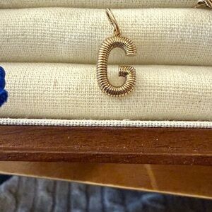 Mejuri 18K Gold Vermeil Ribbed Initial Charm